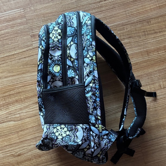 Vera Bradley “Plaza Medallion” Grand XL Backpack - Picture 4 of 16